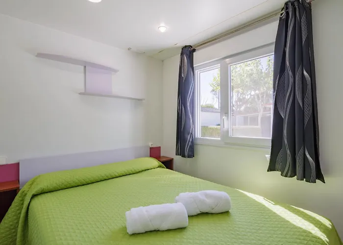 E פארק נופש *